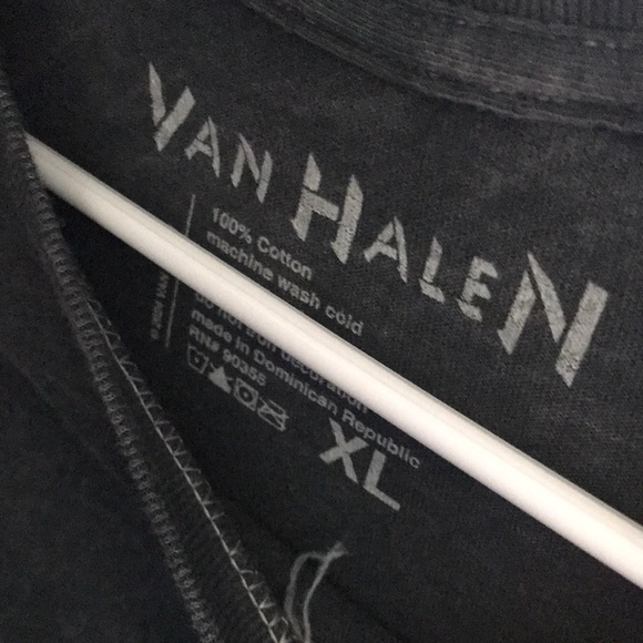 Van Halen Tour of the World 1984 T-Shirt - Picture 3 of 3